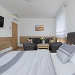 Szamotulanka - Wakacyjne - Plac Zabaw & Grill - By Renters Rewal