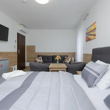 Szamotulanka - Wakacyjne - Plac Zabaw & Grill - By Renters Apartment Rewal