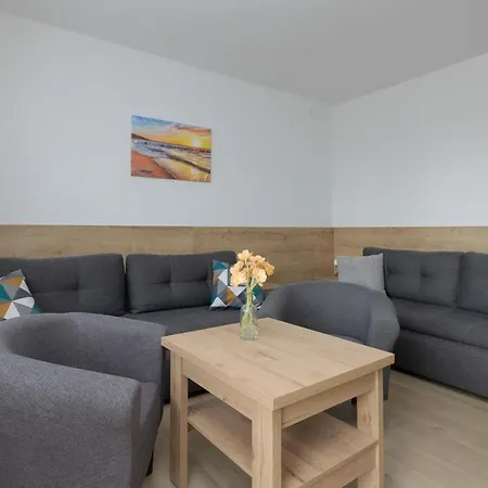 Szamotulanka - Wakacyjne - Plac Zabaw & Grill - By Renters Apartment Rewal